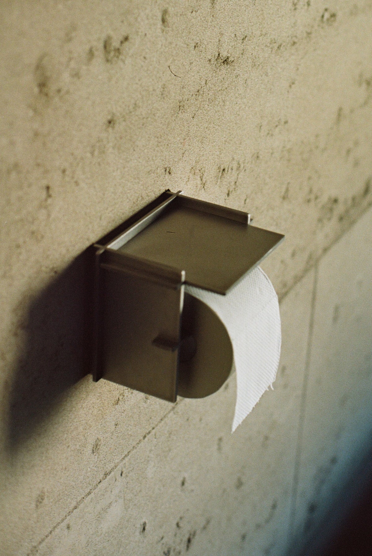 TOILET ROLL HOLDER by DISORDINARY